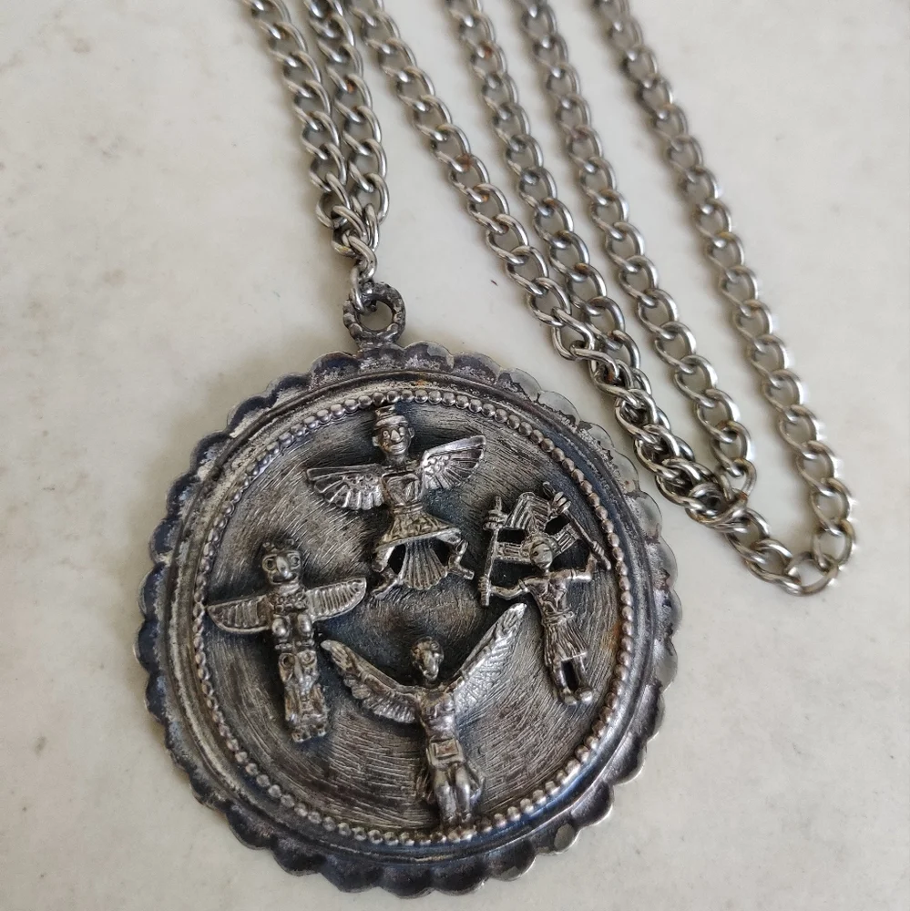 Vintage Native American Totem Pole Silver Metal Medallion Necklace - Picture 2 of 14